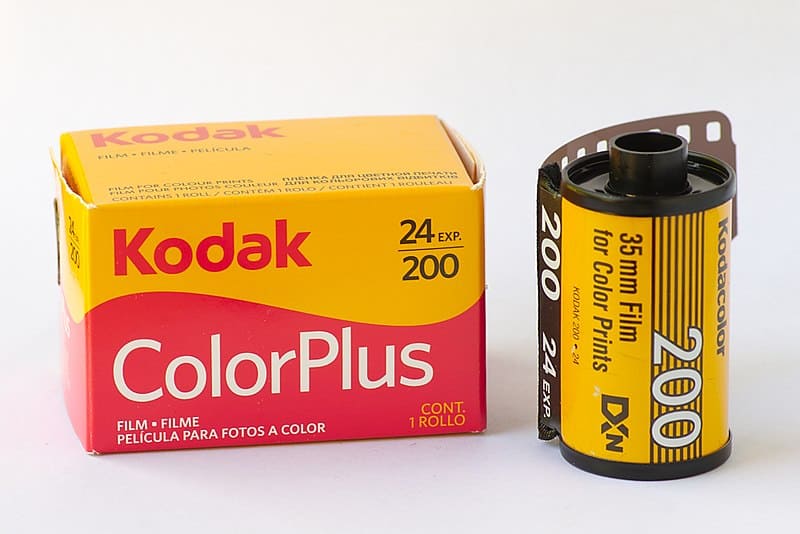 800px-kodak_colorplus_200_135_film_cartridge_and_box